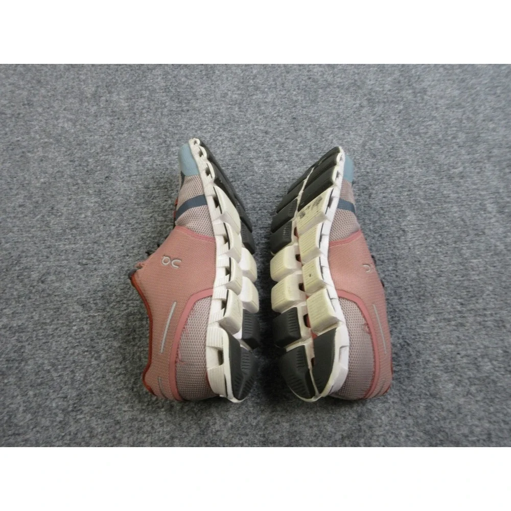 On Cloud Running Shoes Womens Size 9 Lightweight Swiss Athletic Trainers Sneaker